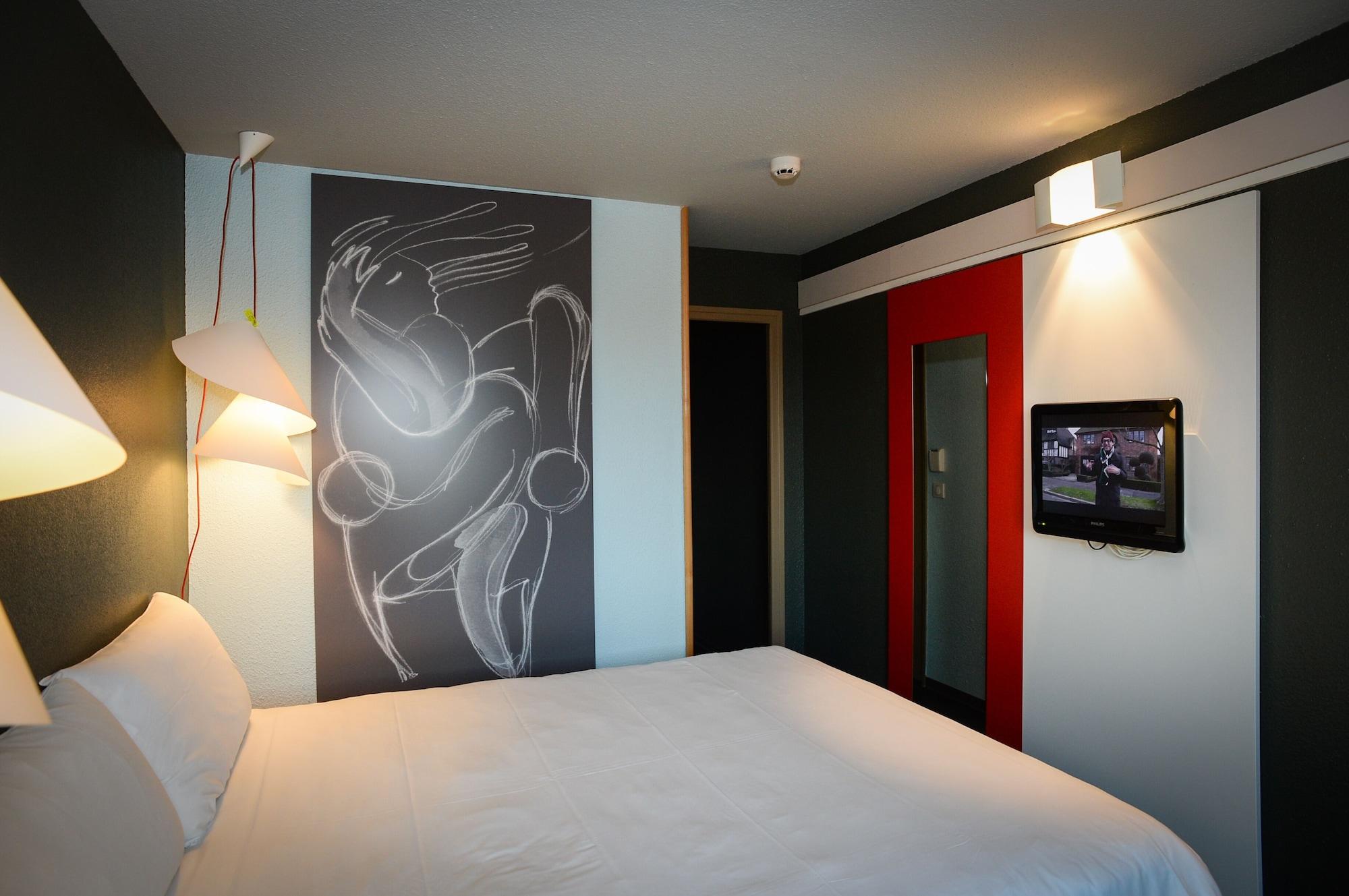 Ibis Saint-Lo Hotel Bagian luar foto