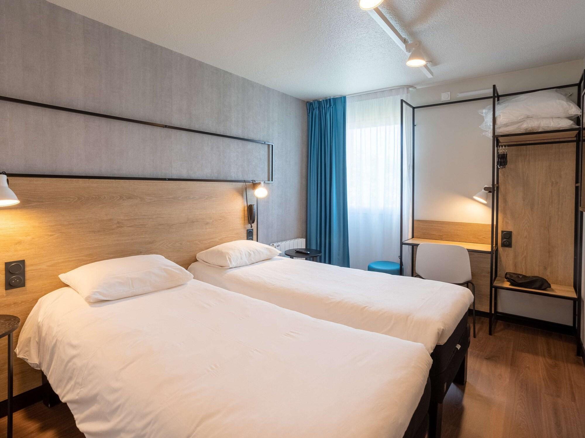 Ibis Saint-Lo Hotel Bagian luar foto