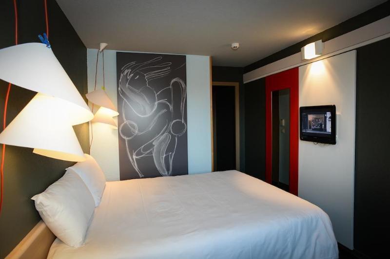 Ibis Saint-Lo Hotel Bagian luar foto